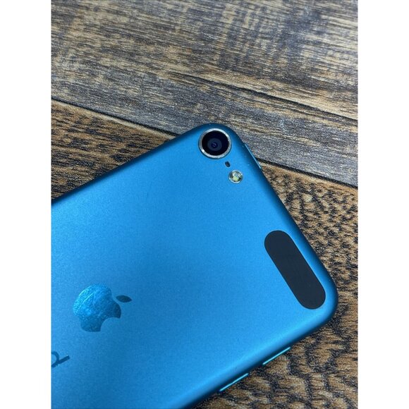 Apple iPod Touch 5th  Generation Blue 16GB Model:A1421 Bundle W/ Cable & Adapter - Picture 3 of 7